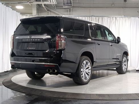 Used 2021 Chevrolet Suburban High Country w/ Premium Package image 17