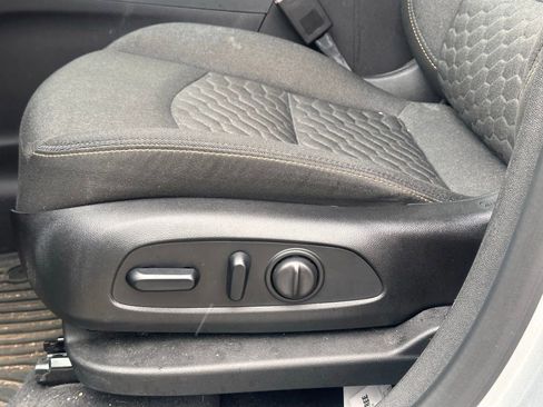 Used 2019 Chevrolet Equinox LT w/ Driver Convenience Package image 25