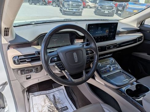 Used 2023 Lincoln Nautilus Reserve AWD/4WD image 8