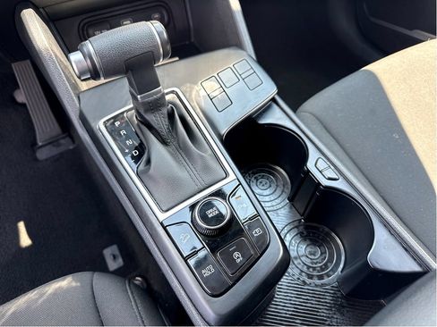Used 2025 Kia Sportage LX FWD image 21