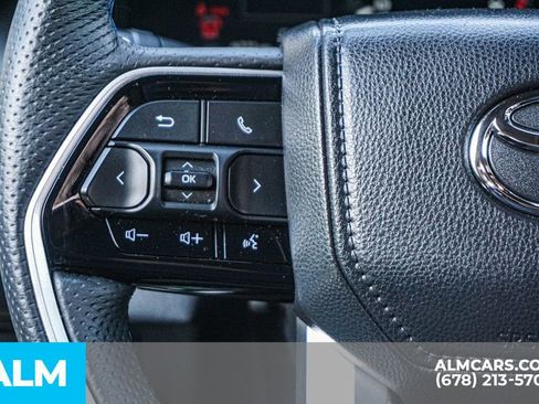 Used 2025 Toyota Sequoia Platinum AWD/4WD image 31