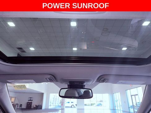 Used 2022 Toyota Camry SE image 6