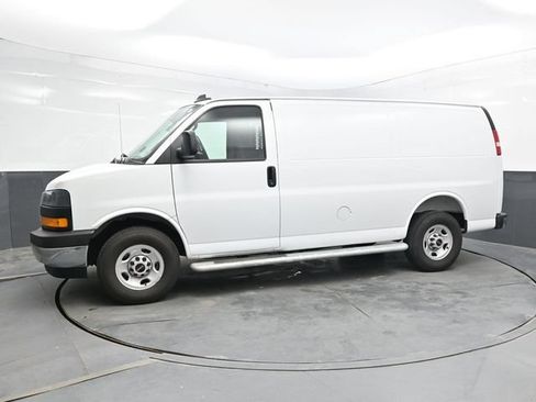 Used 2025 GMC Savana 2500 w/ Driver Convenience Package RWD image 3