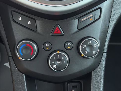 Used 2020 Chevrolet Sonic LT image 18