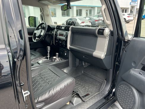 Used 2011 Toyota FJ Cruiser 4WD w/ Upgrade Pkg image 7