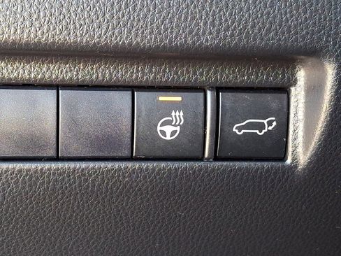 Used 2021 Toyota Venza XLE w/ Softex Package image 25