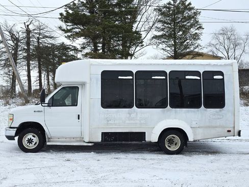 Used 2011 Ford E-450 and Econoline 450 Super Duty w/ Shuttle Bus Prep Pkg image 3