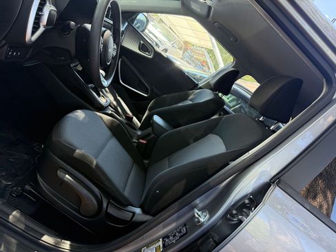 Used 2025 Kia Soul LX w/ LX Technology Package FWD image 23