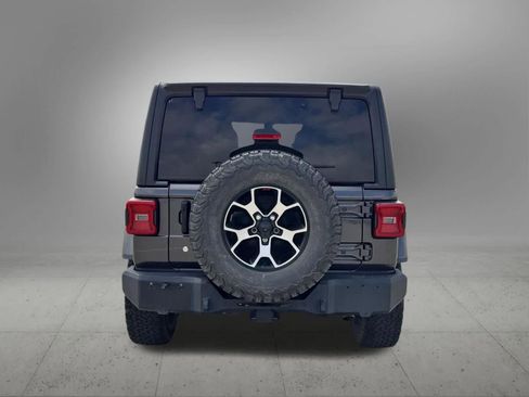 Used 2018 Jeep Wrangler Unlimited Sahara AWD/4WD image 5