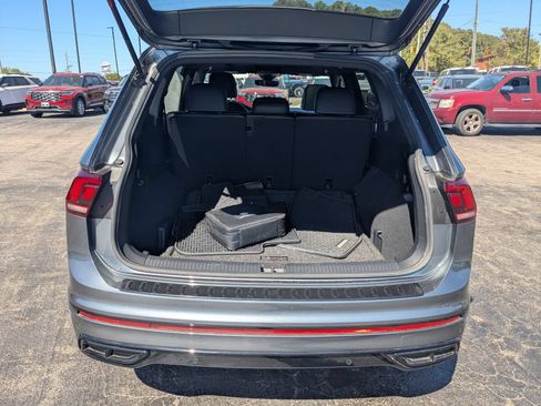 Used 2023 Volkswagen Tiguan SE R-Line AWD/4WD image 31