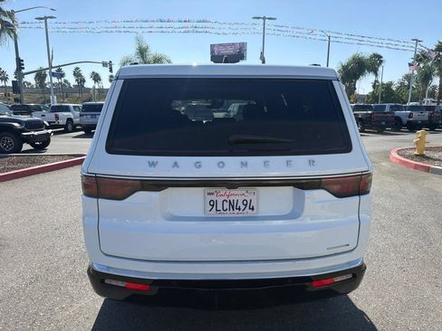 Used 2024 Jeep Wagoneer Series II w/ Flexible Seating Group RWD image 4
