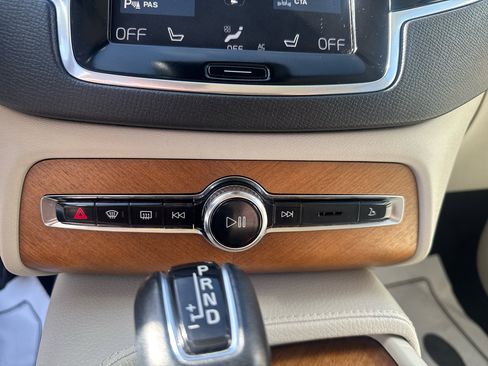 Used 2022 Volvo XC90 T6 Momentum w/ Advanced Package image 18