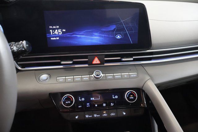 Used 2025 Hyundai Elantra SEL FWD image 19