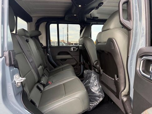 New 2026 Jeep Gladiator Mojave w/ Safety Group AWD/4WD image 6