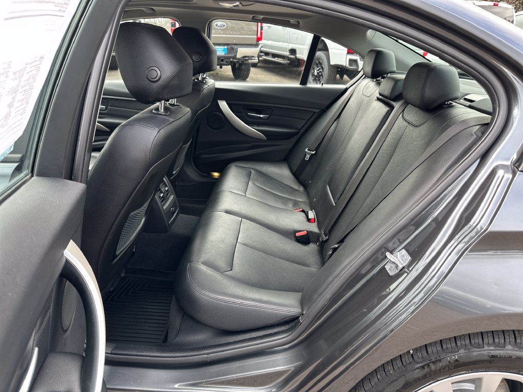 Used 2018 BMW 320i xDrive Sedan AWD/4WD image 15
