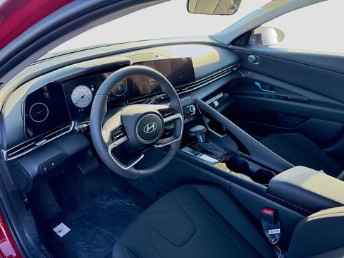New 2025 Hyundai Elantra SEL image 7