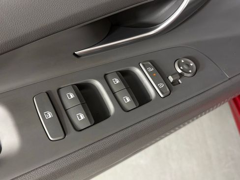 Used 2024 Hyundai Elantra Blue image 15