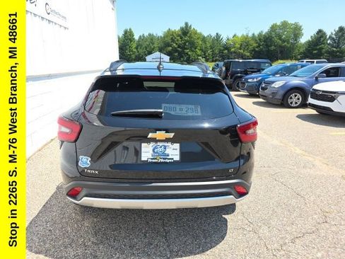 Used 2025 Chevrolet Trax LT FWD image 7