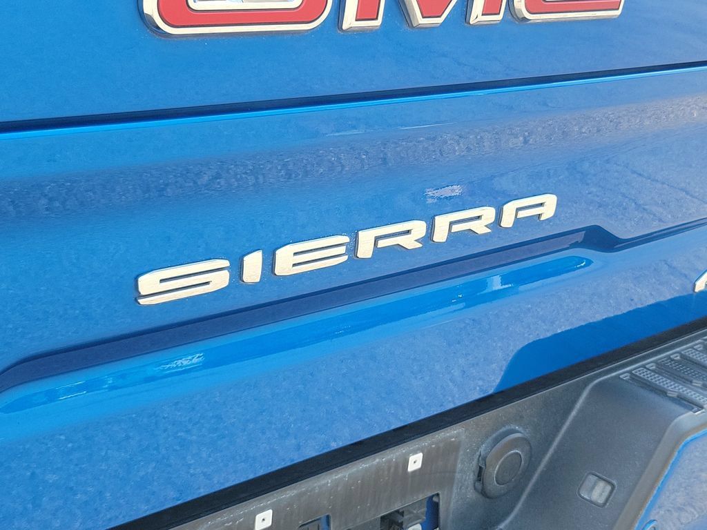 Used 2023 GMC Sierra 1500 AT4 w/ AT4 Premium Package AWD/4WD image 6