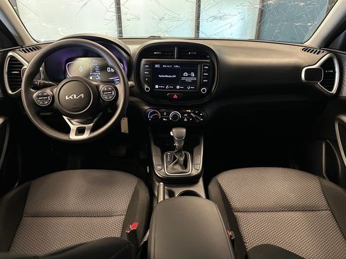 Used 2024 Kia Soul LX w/ Option Group 015 FWD image 9