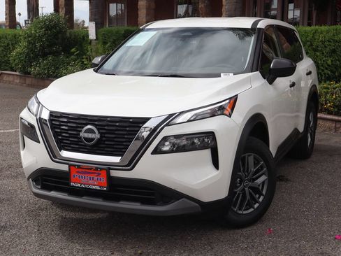 Used 2023 Nissan Rogue S FWD image 4