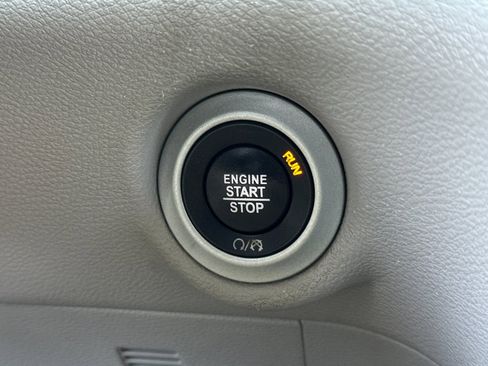 Used 2021 Chrysler Voyager Lxi FWD image 22