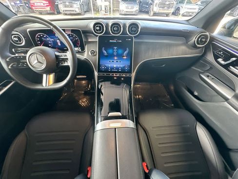 Used 2025 Mercedes-Benz GLC 300 4MATIC image 24