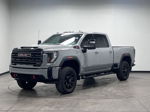 Used 2025 GMC Sierra 2500 AT4 image 4