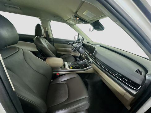 Used 2026 Kia Carnival FWD image 32
