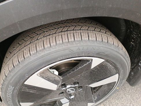 New 2025 Nissan Kicks SR image 29