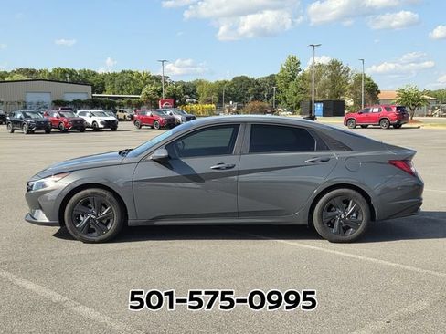 Used 2023 Hyundai Elantra Blue FWD image 2