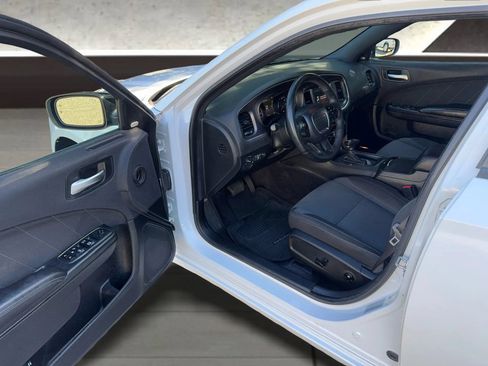 Used 2017 Dodge Charger SXT w/ Blacktop Package RWD image 10