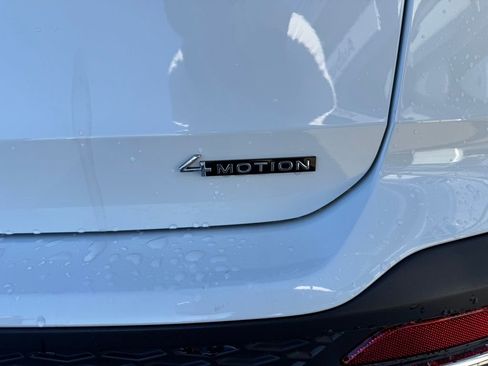 Used 2024 Volkswagen Taos SE image 5