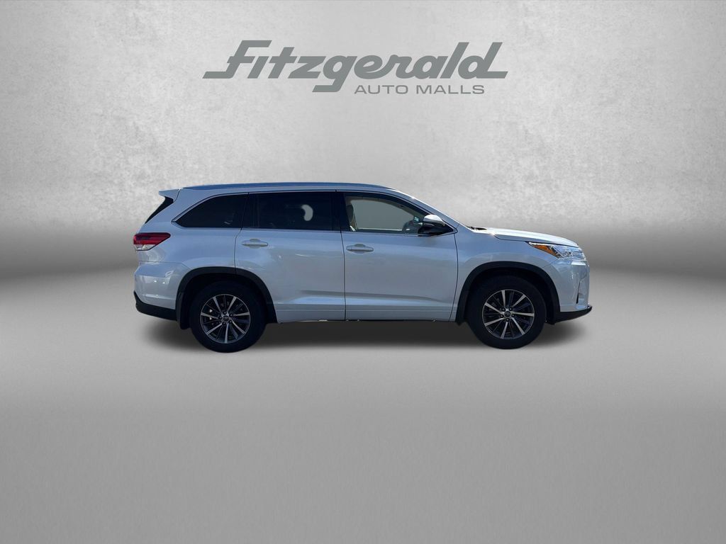 Used 2018 Toyota Highlander XLE AWD/4WD image 9