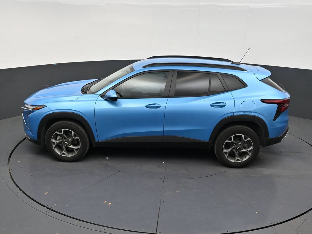 Used 2025 Chevrolet Trax LT w/ LT Convenience Package FWD image 12