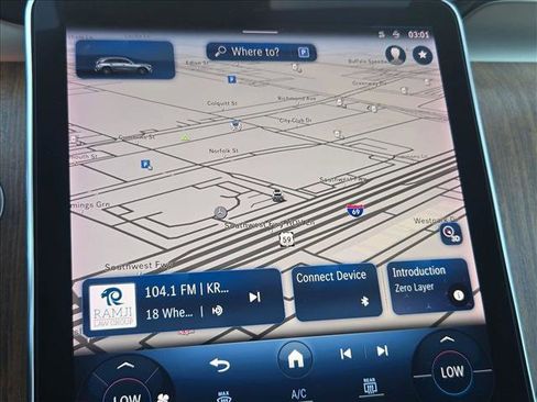 Used 2023 Mercedes-Benz GLC 300 4MATIC image 11