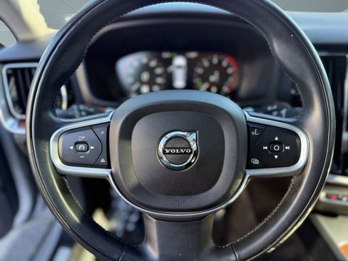 Used 2022 Volvo S60 B5 Momentum image 15