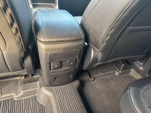 Used 2022 Ford Explorer XLT w/ Equipment Group 202A image 18