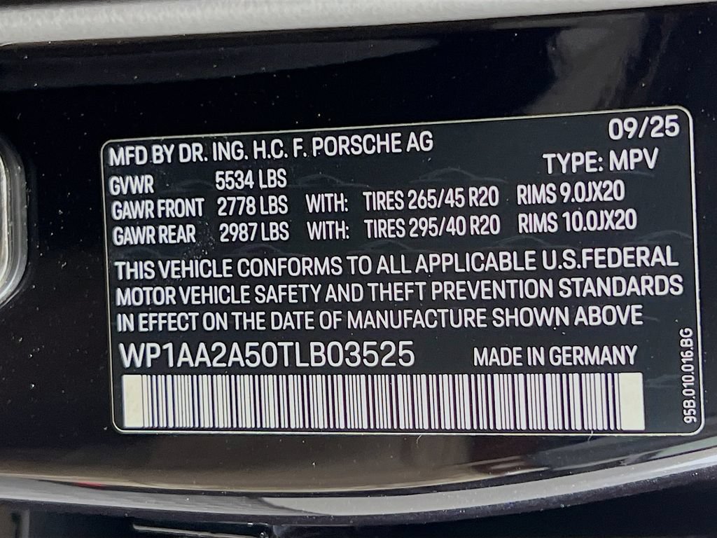 Certified 2026 Porsche Macan AWD/4WD image 34