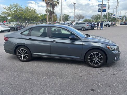 Used 2024 Volkswagen Jetta Sport image 4