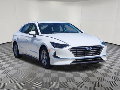 Used 2023 Hyundai Sonata SE image 2