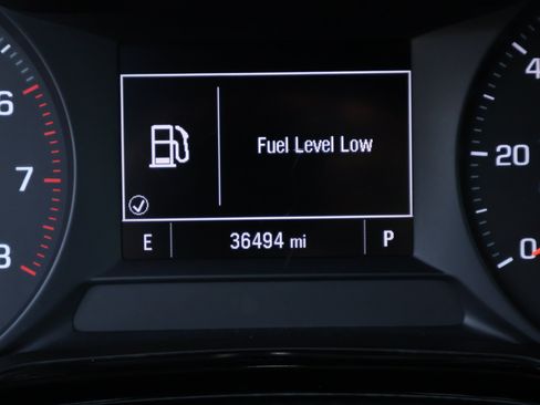 Used 2025 Chevrolet Trax LS w/ LS Convenience Package FWD image 4