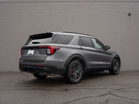 Used 2025 Ford Explorer ST AWD/4WD image 7