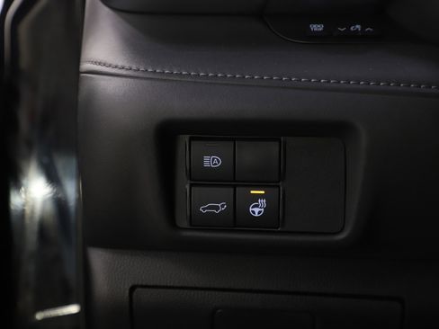 Used 2020 Toyota Highlander Limited image 24