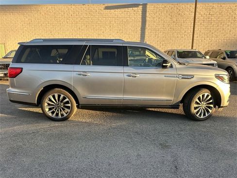 Used 2021 Lincoln Navigator L Reserve image 3