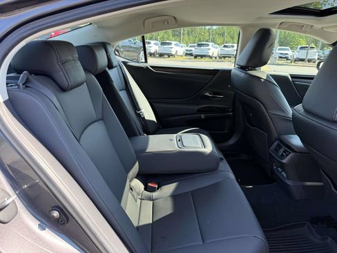 Used 2025 Lexus ES 350 w/ Premium Package FWD image 16