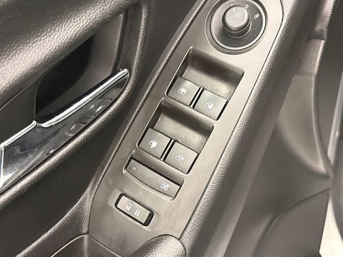 Used 2017 Chevrolet Trax LS FWD image 19