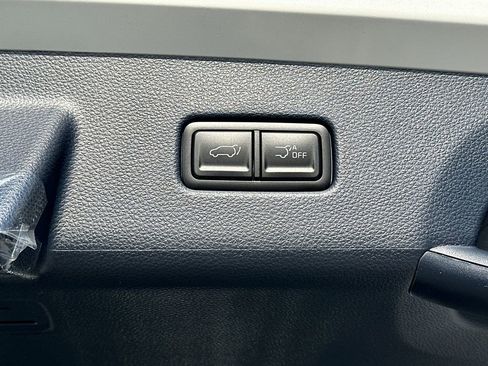 New 2026 Kia Carnival EX FWD image 7