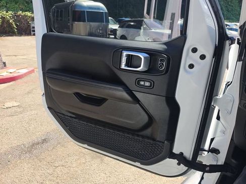 Used 2024 Jeep Wrangler High Altitude AWD/4WD image 19