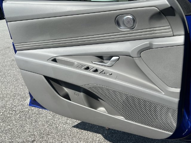 Certified 2025 Hyundai Elantra SEL FWD image 33